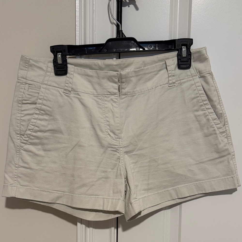 Vineyard Vines Women's Cream Cotton Shorts